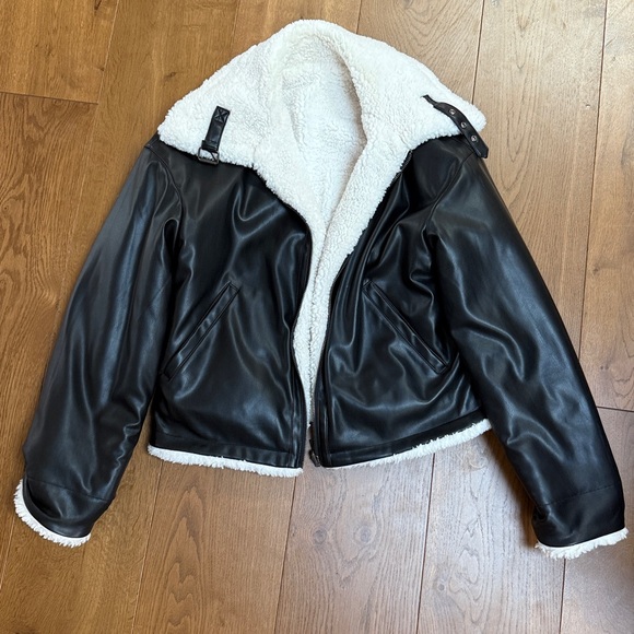 Levi's Reversible Vegan Leather/Sherpa Jacket - Picture 7 of 10